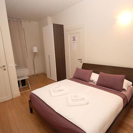 Dietro L'Angolo Hotel เบรเชีย ภายนอก รูปภาพ