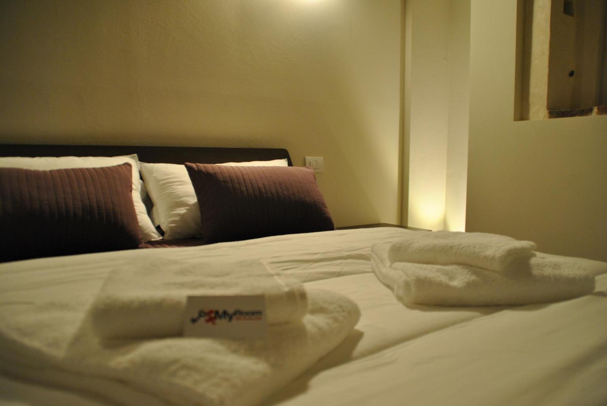 Dietro L'Angolo Hotel เบรเชีย ภายนอก รูปภาพ