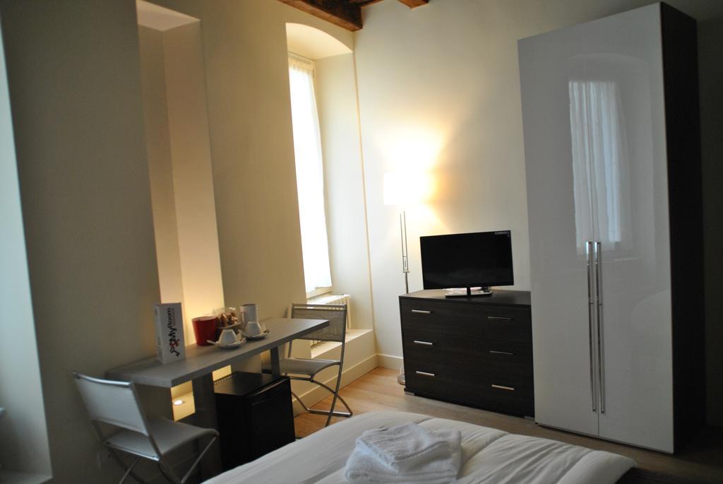 Dietro L'Angolo Hotel เบรเชีย ห้อง รูปภาพ